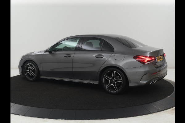 Mercedes-Benz A-Klasse 180 Business Solution AMG | Camera | Stoelverwarming | LED | Sfeerverlichting | Navigatie | AMG Line |