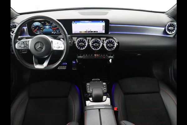 Mercedes-Benz A-Klasse 180 Business Solution AMG | Camera | Stoelverwarming | LED | Sfeerverlichting | Navigatie | AMG Line |