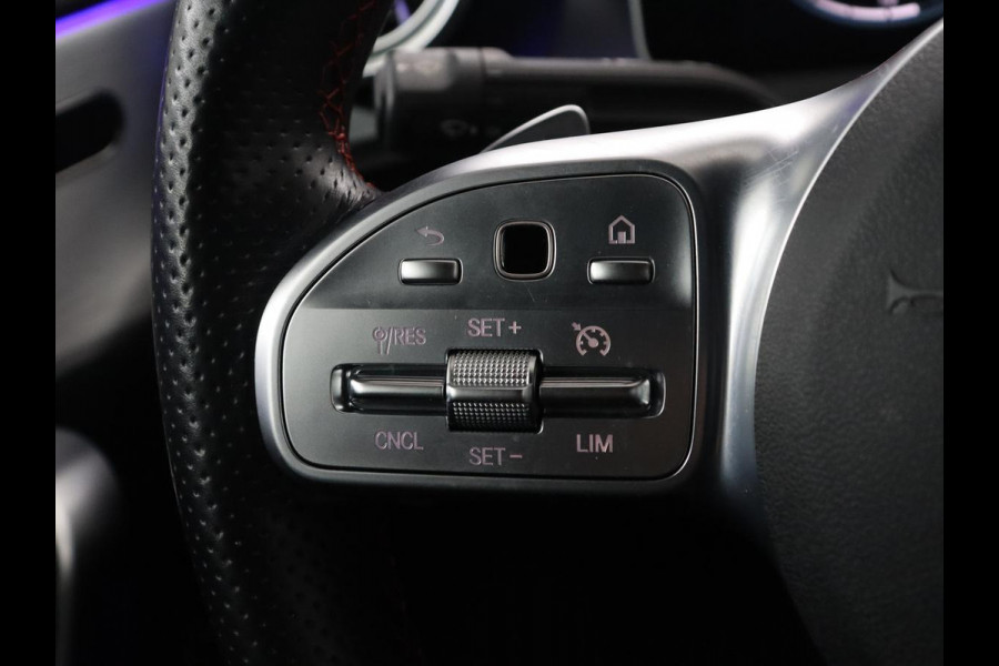 Mercedes-Benz A-Klasse 180 Business Solution AMG | Camera | Stoelverwarming | LED | Sfeerverlichting | Navigatie | AMG Line |