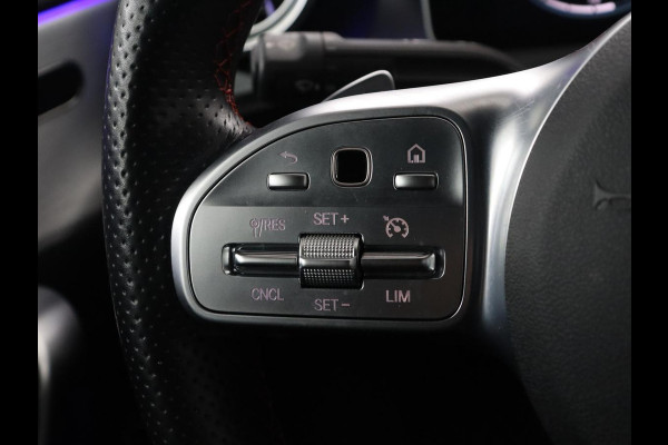Mercedes-Benz A-Klasse 180 Business Solution AMG | Camera | Stoelverwarming | LED | Sfeerverlichting | Navigatie | AMG Line |