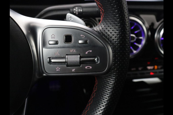 Mercedes-Benz A-Klasse 180 Business Solution AMG | Camera | Stoelverwarming | LED | Sfeerverlichting | Navigatie | AMG Line |