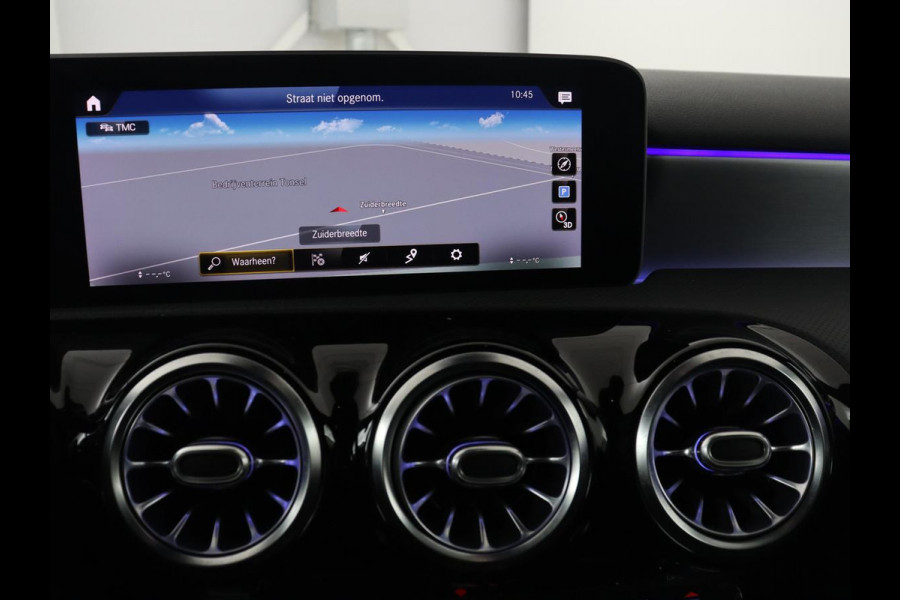 Mercedes-Benz A-Klasse 180 Business Solution AMG | Camera | Stoelverwarming | LED | Sfeerverlichting | Navigatie | AMG Line |