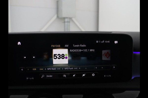 Mercedes-Benz A-Klasse 180 Business Solution AMG | Camera | Stoelverwarming | LED | Sfeerverlichting | Navigatie | AMG Line |
