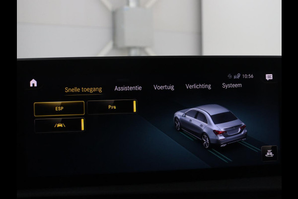 Mercedes-Benz A-Klasse 180 Business Solution AMG | Camera | Stoelverwarming | LED | Sfeerverlichting | Navigatie | AMG Line |
