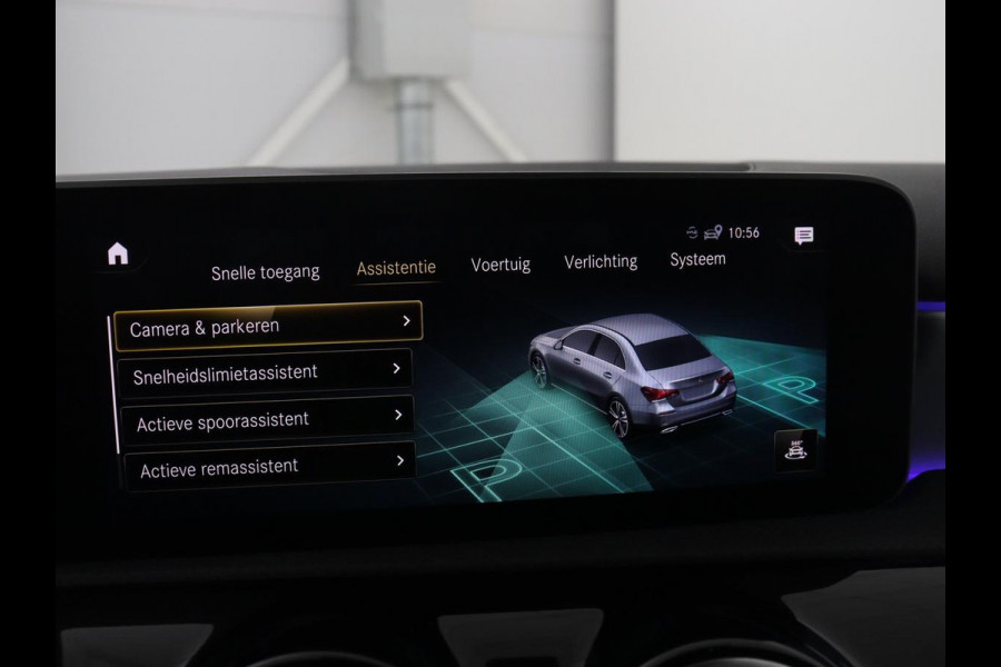 Mercedes-Benz A-Klasse 180 Business Solution AMG | Camera | Stoelverwarming | LED | Sfeerverlichting | Navigatie | AMG Line |