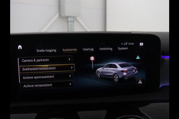 Mercedes-Benz A-Klasse 180 Business Solution AMG | Camera | Stoelverwarming | LED | Sfeerverlichting | Navigatie | AMG Line |