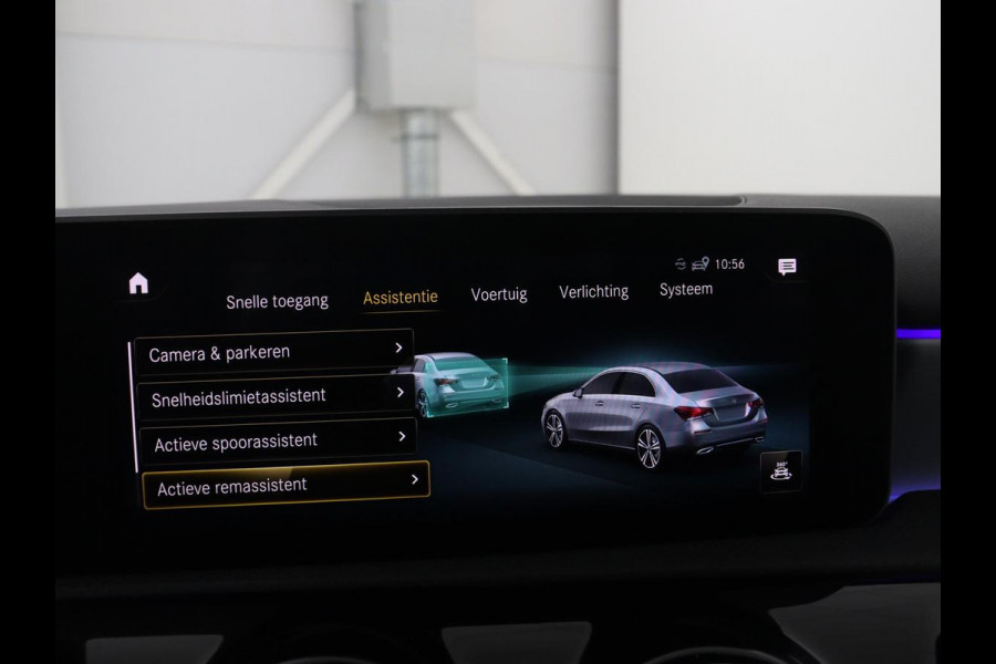 Mercedes-Benz A-Klasse 180 Business Solution AMG | Camera | Stoelverwarming | LED | Sfeerverlichting | Navigatie | AMG Line |