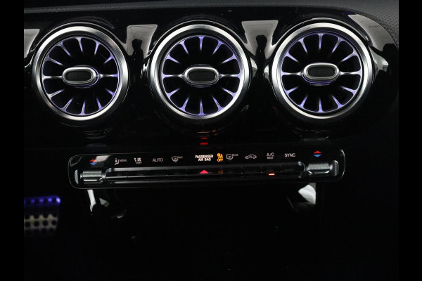 Mercedes-Benz A-Klasse 180 Business Solution AMG | Camera | Stoelverwarming | LED | Sfeerverlichting | Navigatie | AMG Line |