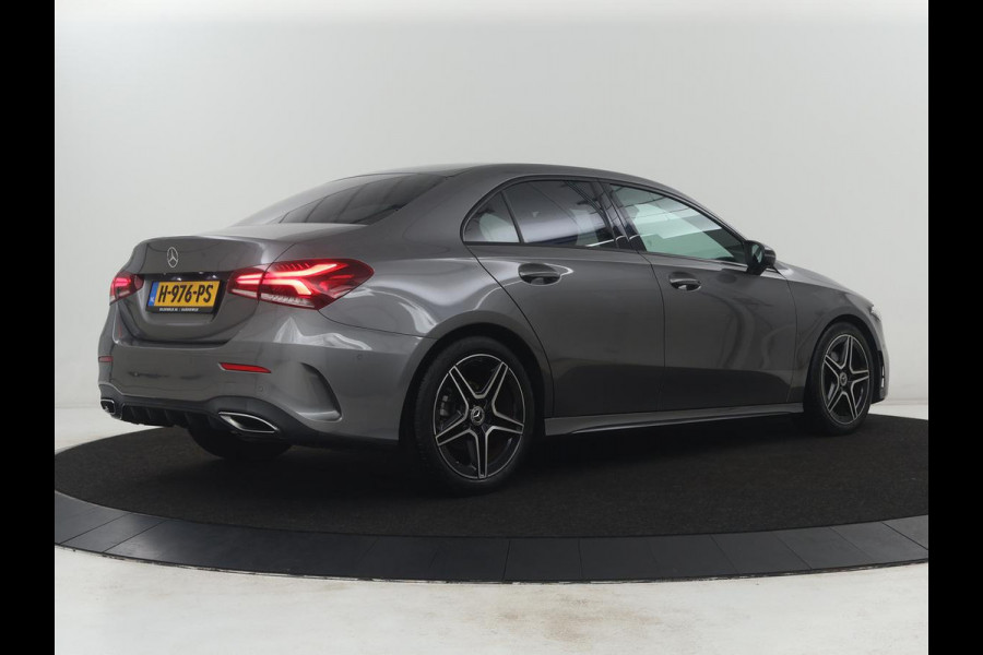 Mercedes-Benz A-Klasse 180 Business Solution AMG | Camera | Stoelverwarming | LED | Sfeerverlichting | Navigatie | AMG Line |