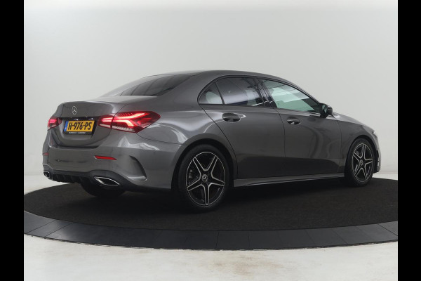 Mercedes-Benz A-Klasse 180 Business Solution AMG | Camera | Stoelverwarming | LED | Sfeerverlichting | Navigatie | AMG Line |