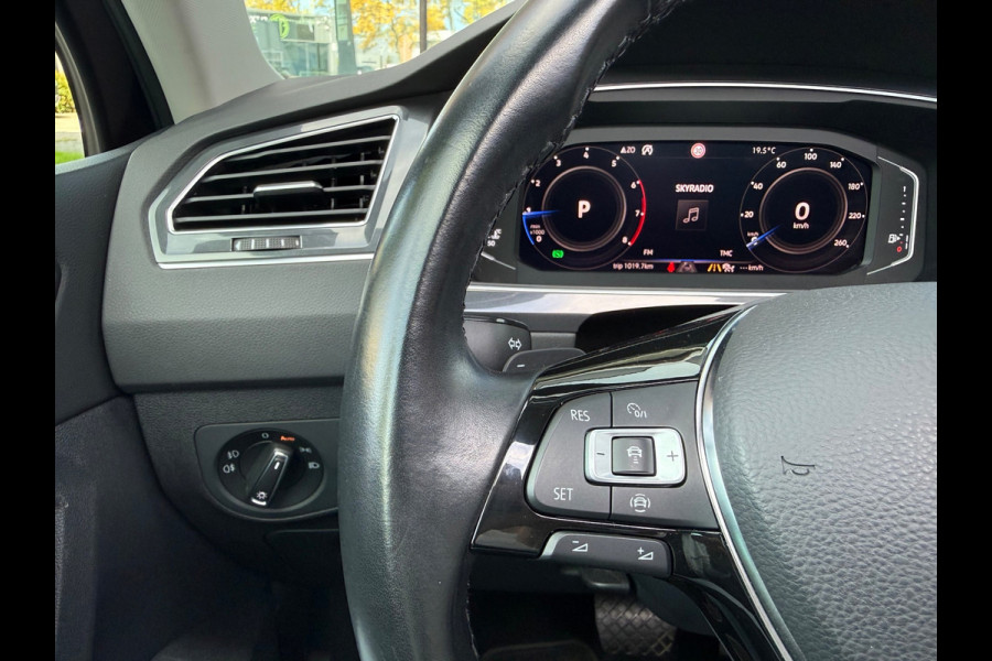 Volkswagen Tiguan 1.5 TSI ACT Highline - Automaat - Pano/Schuifdak - Navi - Org.NL