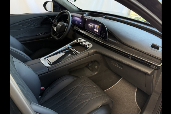 Omoda 9 OMODA 9 PREMIUM AWD 538PK MASSAGE STOEL.VERW/KOELING | 145 KM / TOTAAL MET BENZINE 1000KM ELEKTRISCH | 538 PK | 4WD 4X4