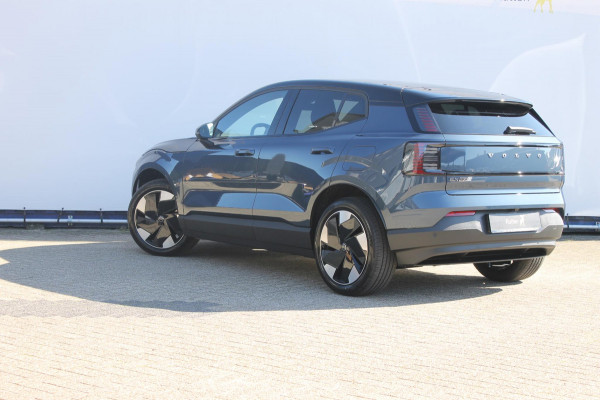 Volvo EX30 P5 Long Range Plus Europa 69 kWh Google infotainment / Getint glas vanaf de B-stijl / Stoelverwarming / Stuurwielverwarming / 19" lichtmetalen velgen