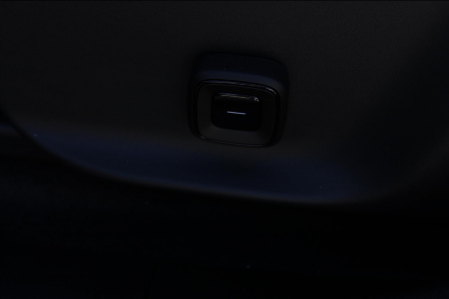 Volvo EX30 P5 Long Range Plus Europa 69 kWh Google infotainment / Getint glas vanaf de B-stijl / Stoelverwarming / Stuurwielverwarming / 19" lichtmetalen velgen