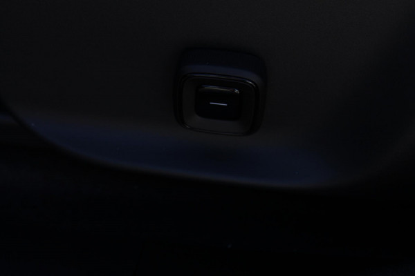 Volvo EX30 P5 Long Range Plus Europa 69 kWh Google infotainment / Getint glas vanaf de B-stijl / Stoelverwarming / Stuurwielverwarming / 19" lichtmetalen velgen