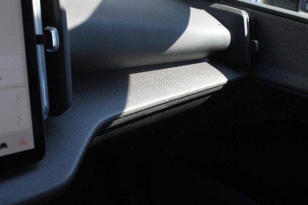 Volvo EX30 P5 Long Range Plus Europa 69 kWh Google infotainment / Getint glas vanaf de B-stijl / Stoelverwarming / Stuurwielverwarming / 19" lichtmetalen velgen