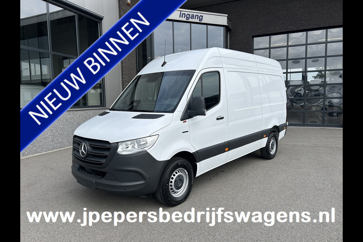 Mercedes-Benz eSprinter 320 L2 H2 Pro 81kWh / Snel laden 115Kw / Trekhaak / Parkeersensoren / MBUX / Navigatie / Camera / Cruise control / Airco / 270 G