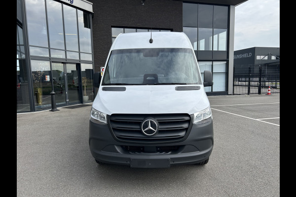 Mercedes-Benz eSprinter 320 L2 H2 Pro 81kWh / Snel laden 115Kw / Trekhaak / Parkeersensoren / MBUX / Navigatie / Camera / Cruise control / Airco / 270 G