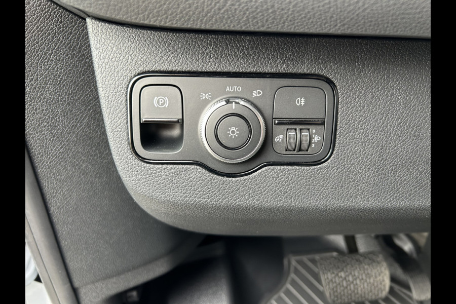 Mercedes-Benz eSprinter 320 L2 H2 Pro 81kWh / Snel laden 115Kw / Trekhaak / Parkeersensoren / MBUX / Navigatie / Camera / Cruise control / Airco / 270 G