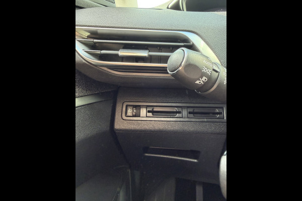 Peugeot 3008 1.2 PureTech Allure Pack - Navigatie / Apple Carplay I Airco I LED I DPC I Achteruitrij CameraI Dealer onderhouden