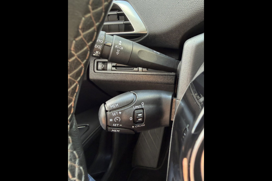Peugeot 3008 1.2 PureTech Allure Pack - Navigatie / Apple Carplay I Airco I LED I DPC I Achteruitrij CameraI Dealer onderhouden