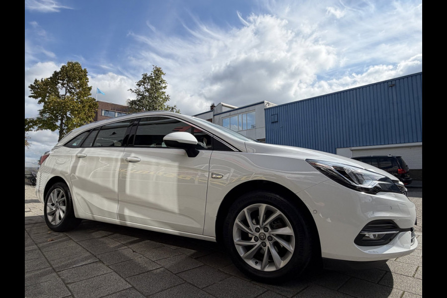 Opel Astra Sports Tourer 1.2 Turbo Elegance - Navigatie I Airco I LED I PDC I Sport velgen I Leer/ Alcantara Dealer onderhouden