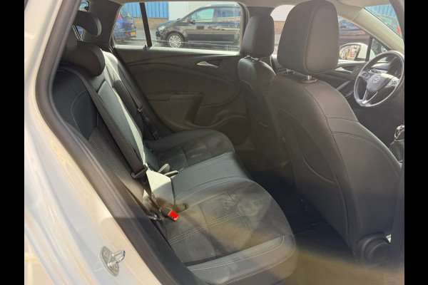 Opel Astra Sports Tourer 1.2 Turbo Elegance - Navigatie I Airco I LED I PDC I Sport velgen I Leer/ Alcantara Dealer onderhouden