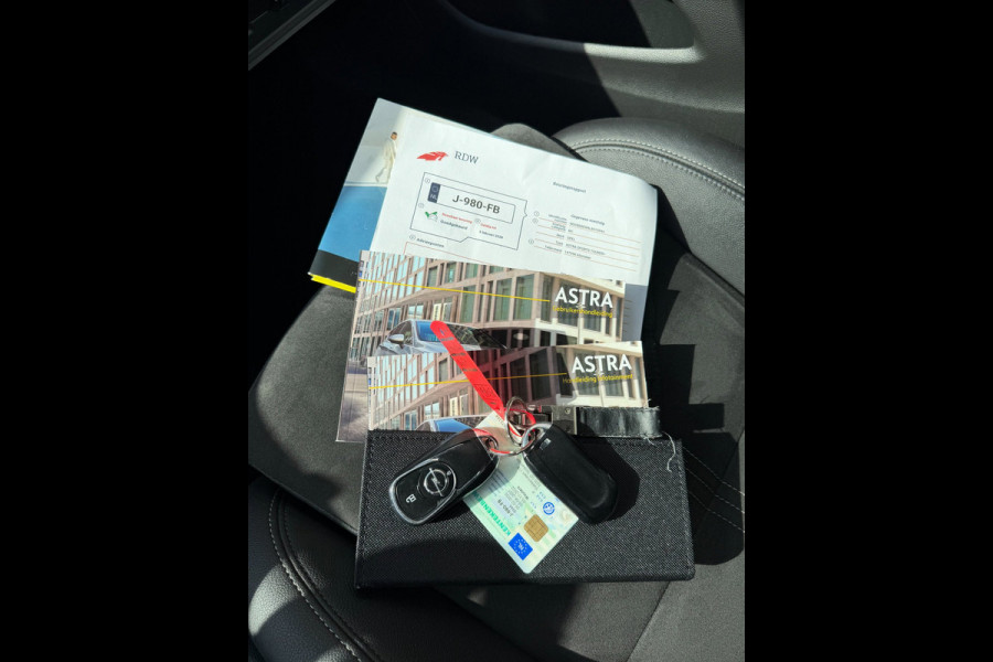 Opel Astra Sports Tourer 1.2 Turbo Elegance - Navigatie I Airco I LED I PDC I Sport velgen I Leer/ Alcantara Dealer onderhouden