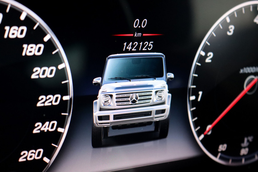 Mercedes-Benz G-Klasse 500 V8 | Schuifdak | Distronic+ | Standkachel | Burmester | Massage | Leder Exclusief | Stoelventilatie | Trekhaak | Sfeerverlichting | Apple Carplay |