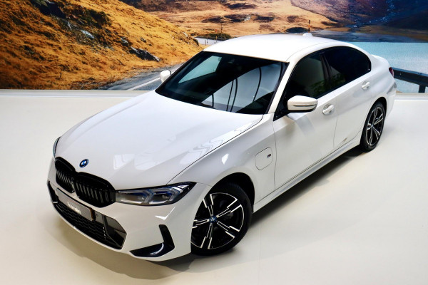 BMW 3-serie 320e M Sport|Leder|Ambient|NL