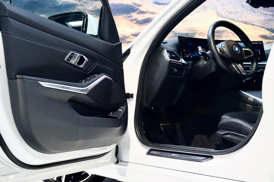 BMW 3-serie 320e M Sport|Leder|Ambient|NL
