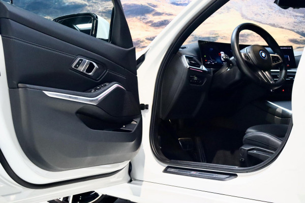 BMW 3-serie 320e M Sport|Leder|Ambient|NL