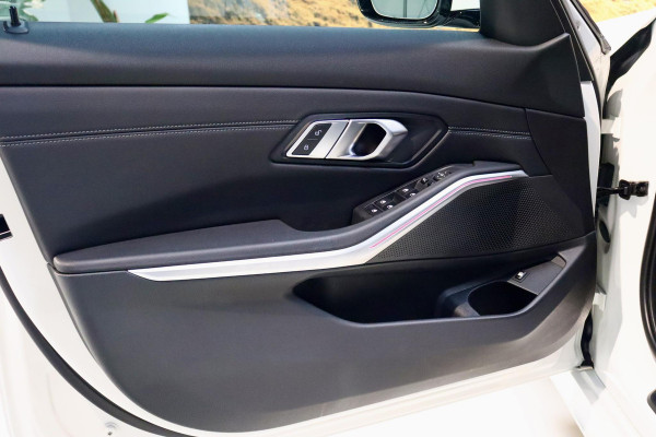 BMW 3-serie 320e M Sport|Leder|Ambient|NL