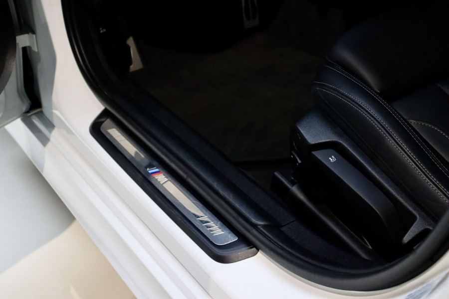 BMW 3-serie 320e M Sport|Leder|Ambient|NL