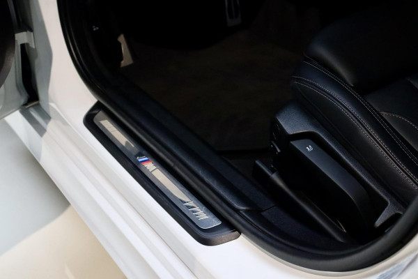 BMW 3-serie 320e M Sport|Leder|Ambient|NL