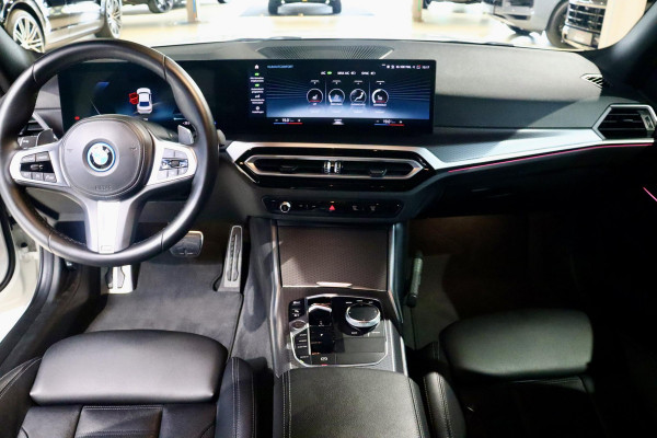 BMW 3-serie 320e M Sport|Leder|Ambient|NL