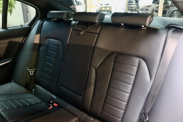 BMW 3-serie 320e M Sport|Leder|Ambient|NL