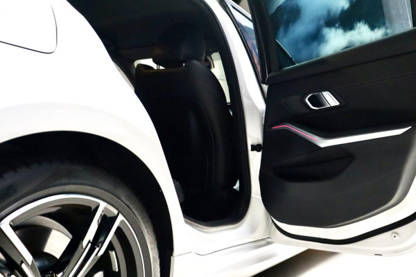 BMW 3-serie 320e M Sport|Leder|Ambient|NL