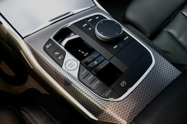 BMW 3-serie 320e M Sport|Leder|Ambient|NL