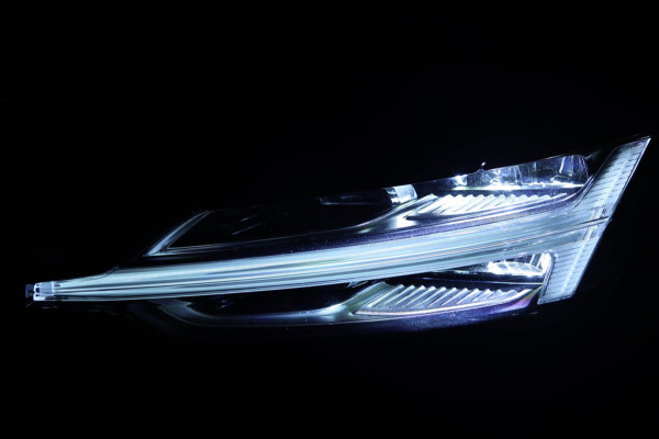 Volvo V60 2.0 T8 Plug-in hybrid AWD Plus / PANO / 2X MEMORY / ACC / 360 / KEYLESS / STUUR+STOELVERW
