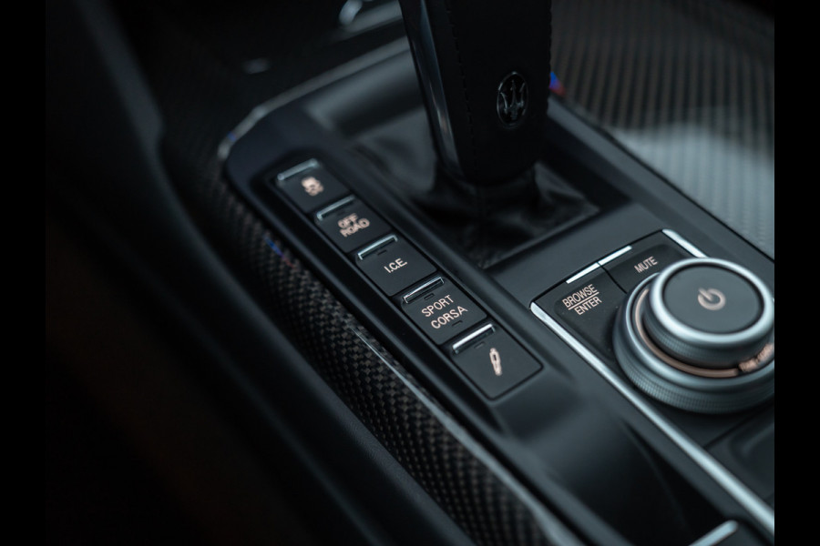 Maserati Levante 3.8 V8 Trofeo | Facelift | Pano-dak | Carbon | Stoelventilatie | Harman/Kardon