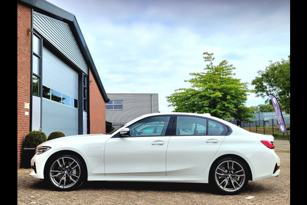 BMW 3-serie 330e Sport Line 292PK, M-stuur, HIFI, Leer, (1e eig. NL NAP)