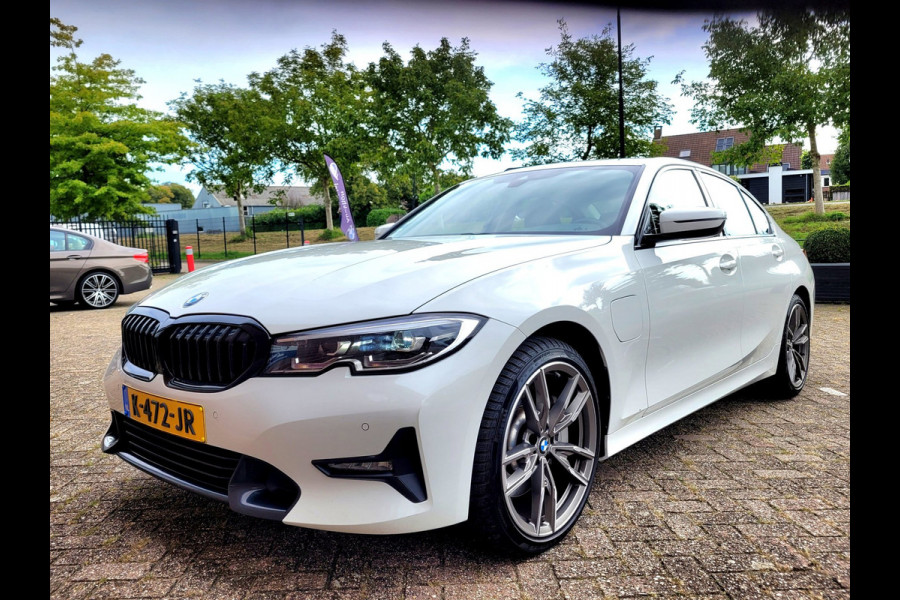BMW 3-serie 330e Sport Line 292PK, M-stuur, HIFI, Leer, (1e eig. NL NAP)