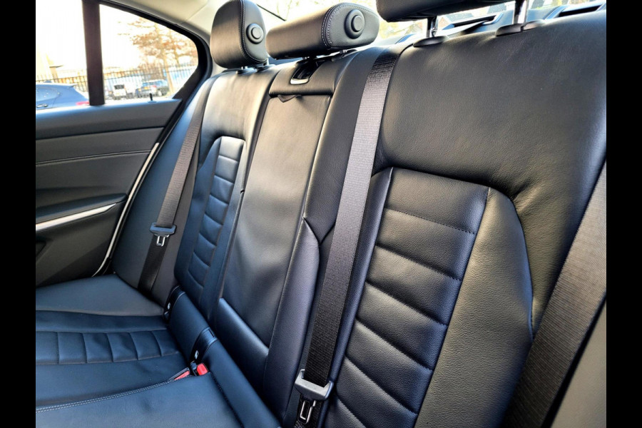 BMW 3-serie 330e Sport Line 292PK, M-stuur, HIFI, Leer, (1e eig. NL NAP)