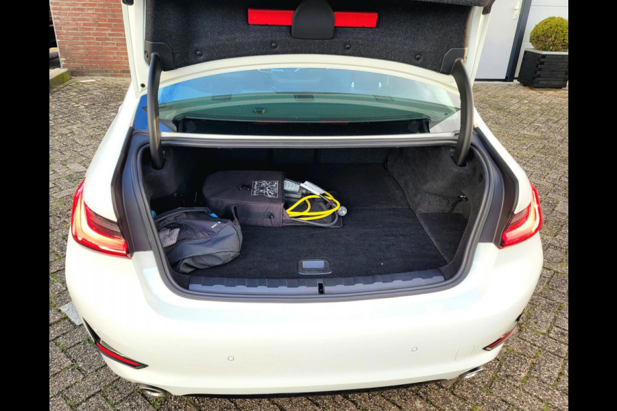 BMW 3-serie 330e Sport Line 292PK, M-stuur, HIFI, Leer, (1e eig. NL NAP)