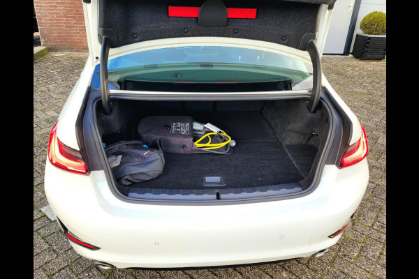 BMW 3-serie 330e Sport Line 292PK, M-stuur, HIFI, Leer, (1e eig. NL NAP)