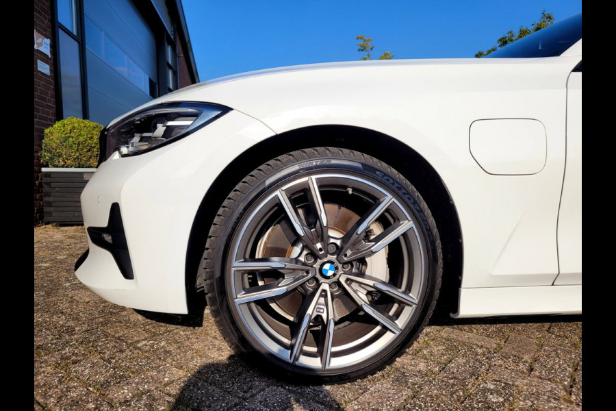 BMW 3-serie 330e Sport Line 292PK, M-stuur, HIFI, Leer, (1e eig. NL NAP)