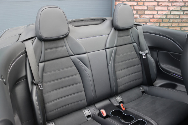 Mercedes-Benz CLE Cabriolet 200 AMG Line | Distronic | Airscarf | Memory | Standkachel | Keyless Go | Cabriocomfortpakket | Verwarmd Stuurwiel | Camera |