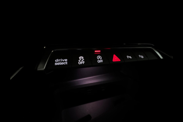 Audi RS3 Sportback 2.5 TFSI quattro Pano|Ceramic|Hulk|Keyless|HuD