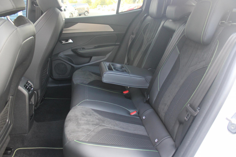 Peugeot 408 1.6 HYbrid 225PK EAT8 GT | PANORAMA SCHUIF/KANTEL DAK | ELEKTRISCH VERSTELBARE VOORSTOELEN MET MASAGE FUNCTIE | VOORSTOELEN VERWARMBAAR | STUUR VERWARMING | SFEER VERLICHTING | 20" LICHTMETALEN VELGEN | ELEKTRISCH BEDIENBARE ACHTERKLEP | LED MATRIX KOPLAMPEN | 360° CAMERA | PARKEERSENSOREN VOOR + ACHTER | DRAADLOZE TELEFOONLADER | DRAADLOZE APPLE CARPLAY/ANDROID AUTO | NAVIGATIE | DODEHOEK DETECTIE | ADAPTIVE CRUISE CONTROL |